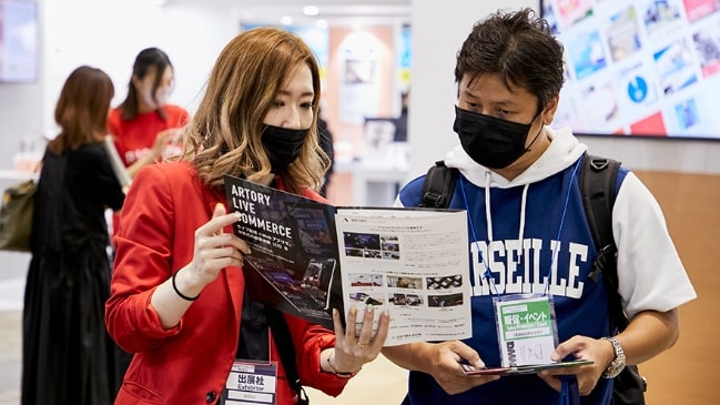 『ARTORY LIVE COMMERCE』のパンフレットに記載されている料金や事例をご紹介することで、導入後のイメージを共有
